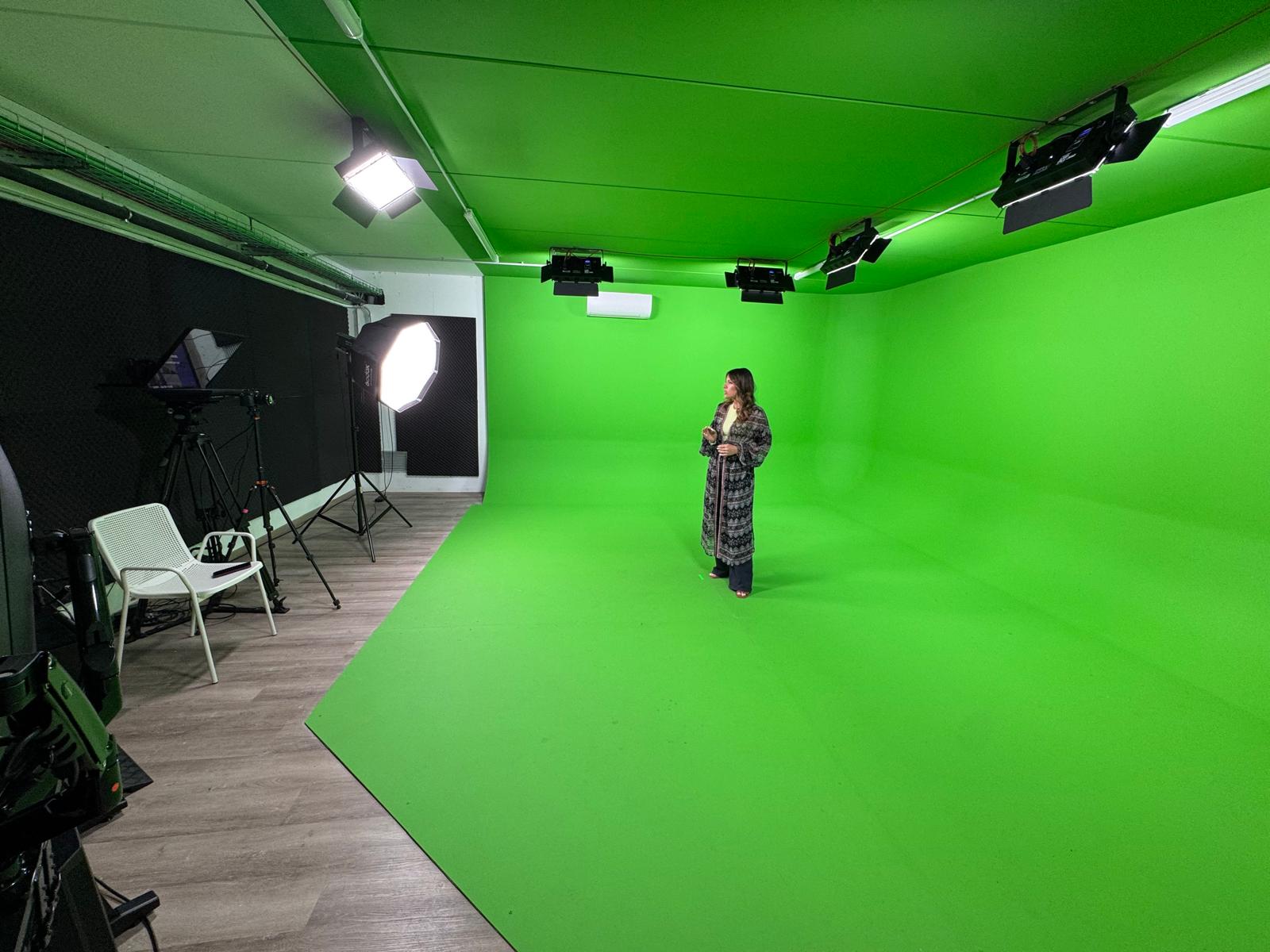 Set News Zone con ciclorama verde